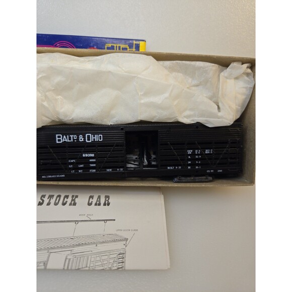 Roundhouse Old Time Stock Car 3272 B & O Railroad HO Gauge Railroad Kit - Picture 4 of 6